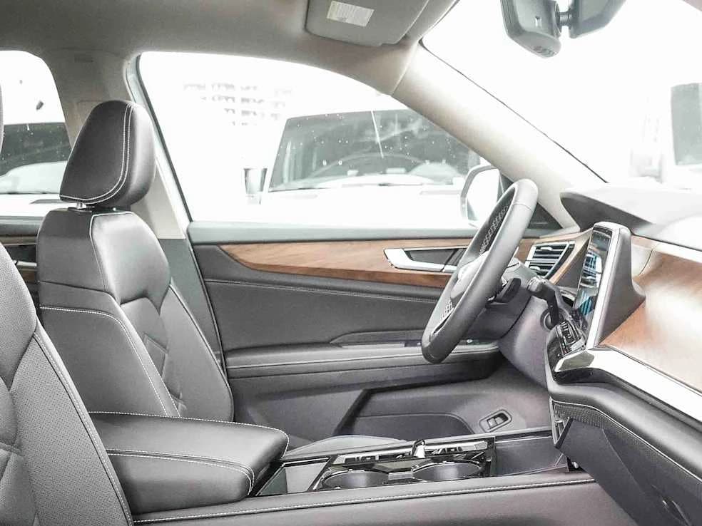 Volkswagen Atlas 2.0T SE w/Technology 4MOTION 2026 — side view