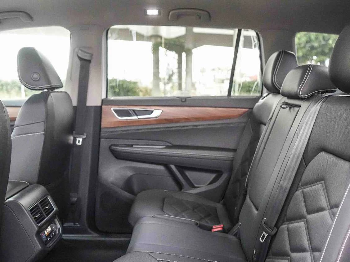 Volkswagen Atlas 2.0T SE w/Technology 4MOTION 2026 — side view