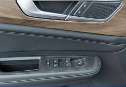 Volkswagen Atlas 2.0T SE w/Technology 4MOTION 2025 — side view