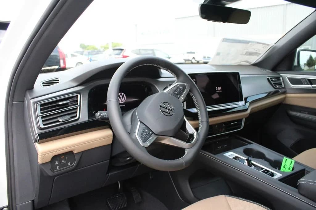 Volkswagen Atlas Cross Sport 2.0T SE 4MOTION 2026 — side view