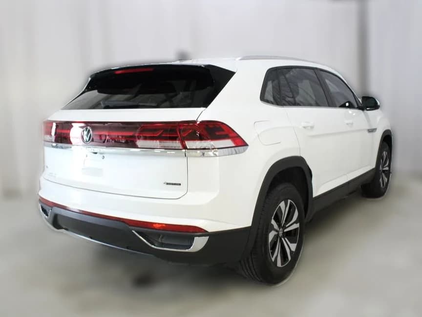 Volkswagen Atlas Cross Sport 2.0T SE 4MOTION 2026 — side view