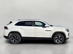 Volkswagen Atlas Cross Sport 2.0T SE 4MOTION 2026 — side view