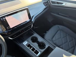 Volkswagen Atlas Cross Sport 2.0T SE 4MOTION 2026 — side view