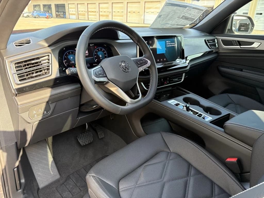 Volkswagen Atlas Cross Sport 2.0T SE 4MOTION 2026 — side view