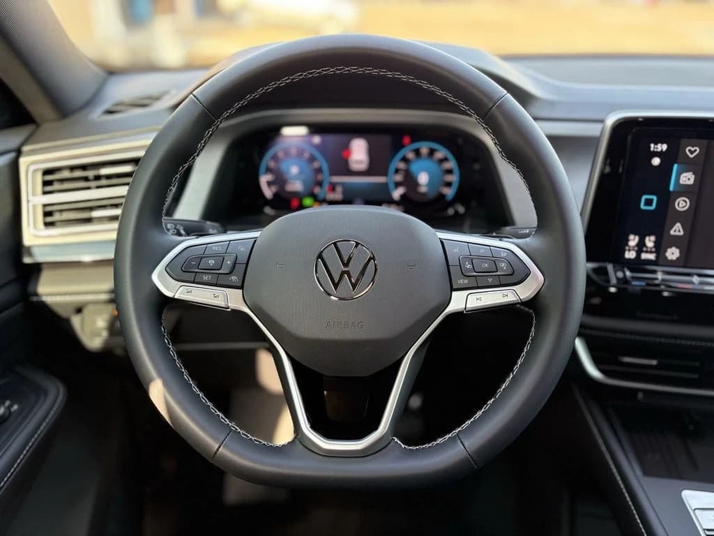 Volkswagen Atlas Cross Sport 2.0T SE 4MOTION 2026 — side view