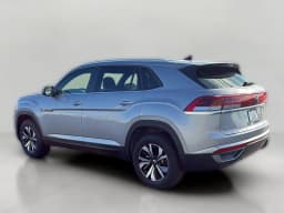 Volkswagen Atlas Cross Sport 2.0T SE 4MOTION 2026 — side view