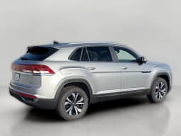 Volkswagen Atlas Cross Sport 2.0T SE 4MOTION 2026 — side view