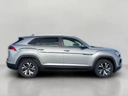 Volkswagen Atlas Cross Sport 2.0T SE 4MOTION 2026 — side view