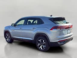 Volkswagen Atlas Cross Sport 2.0T SE 4MOTION 2026 — side view