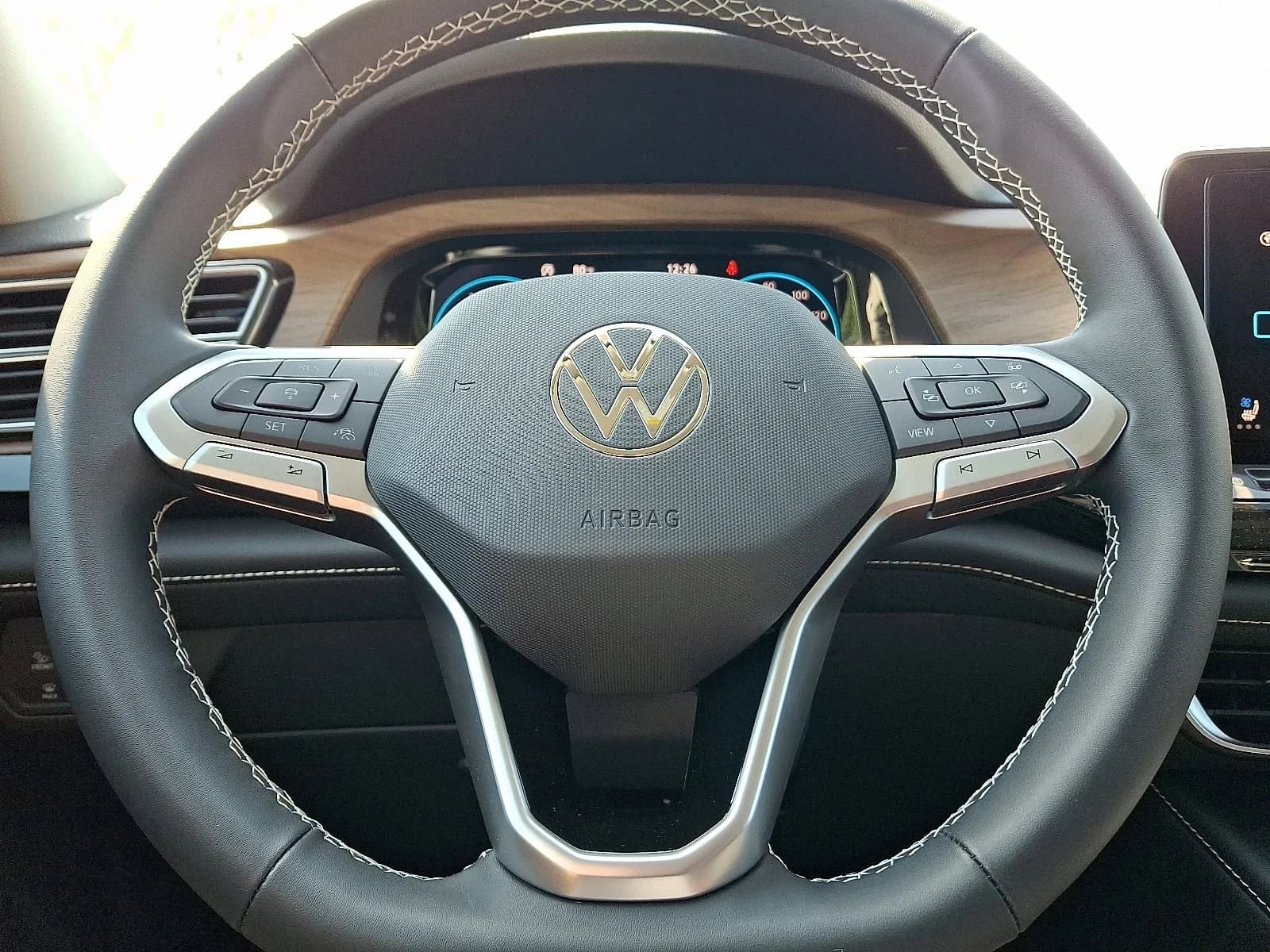 Volkswagen Atlas 2.0T SE 4MOTION 2026 — side view