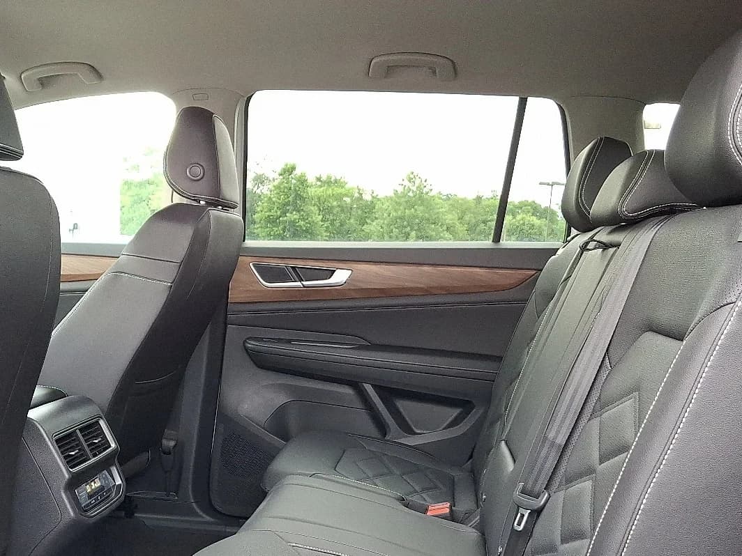 Volkswagen Atlas 2.0T SE 4MOTION 2026 — side view