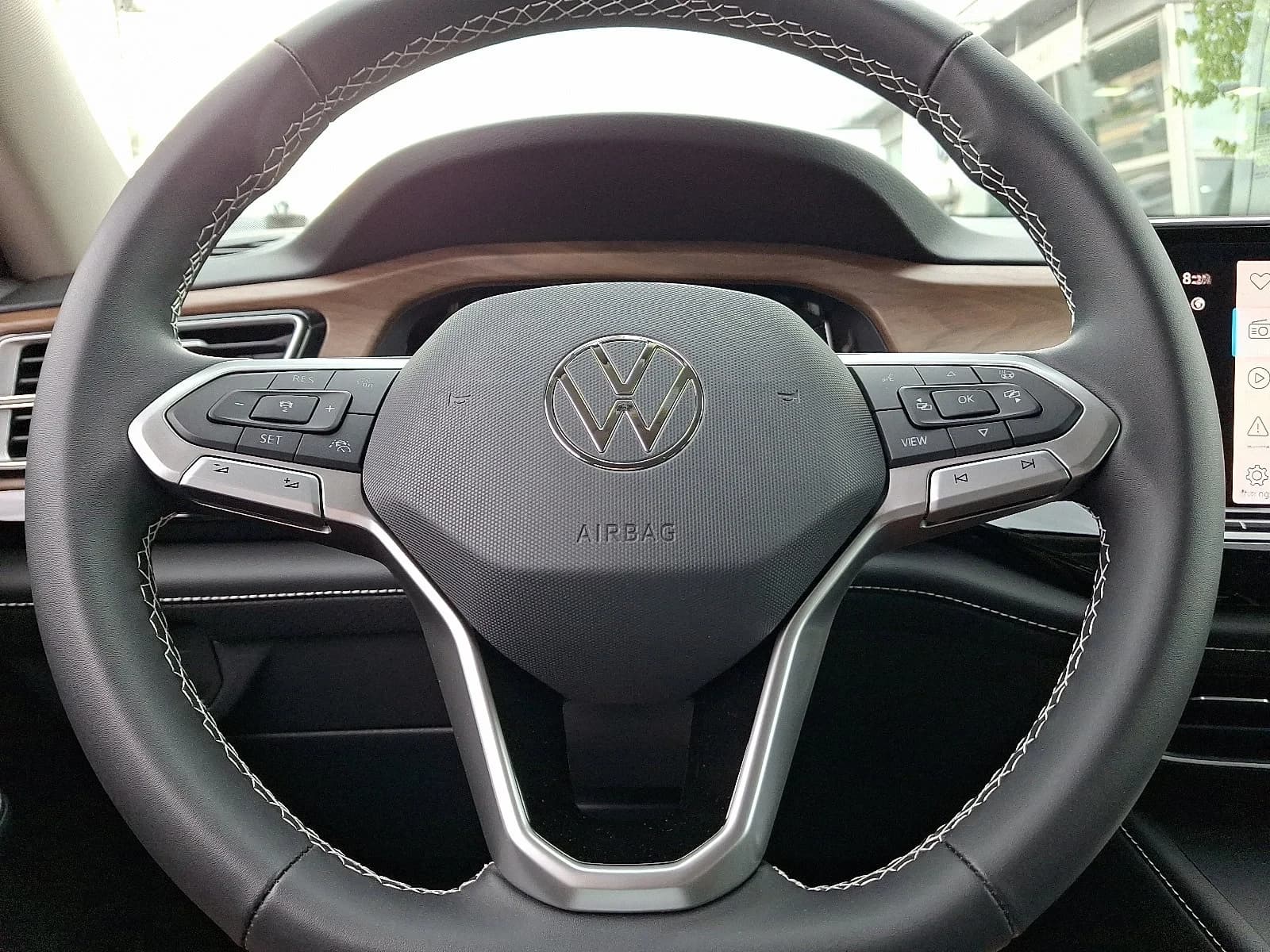 Volkswagen Atlas 2.0T SE 4MOTION 2026 — side view
