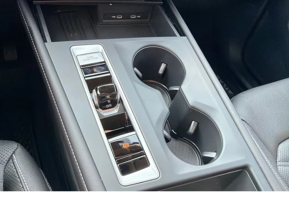 Volkswagen Atlas 2.0T SE 4MOTION 2026 — side view