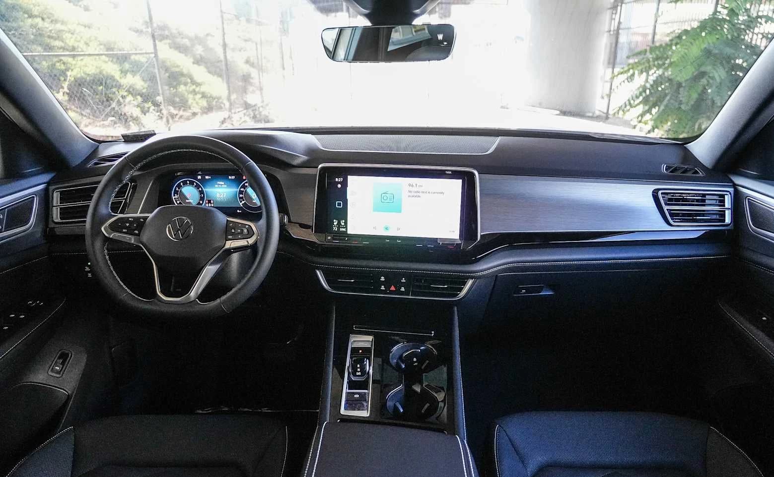 Volkswagen Atlas Cross Sport 2.0T SE w/Technology FWD 2026 — side view