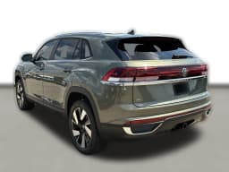 Volkswagen Atlas Cross Sport 2.0T SE w/Technology FWD 2026 — side view
