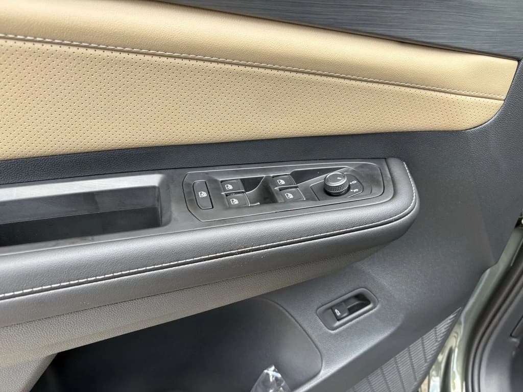 Volkswagen Atlas Cross Sport 2.0T SE w/Technology FWD 2026 — side view