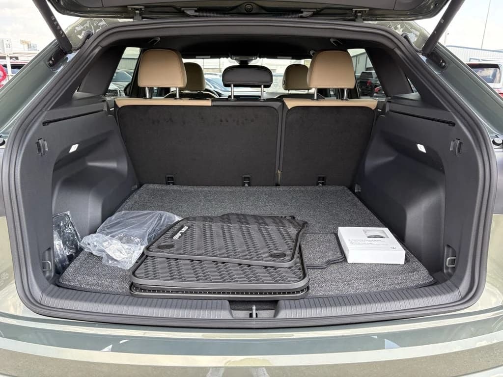 Volkswagen Atlas Cross Sport 2.0T SE w/Technology FWD 2026 — side view