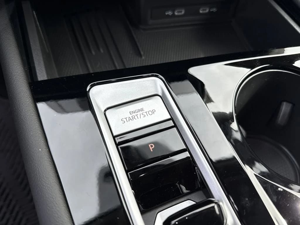 Volkswagen Atlas 2.0T SE w/Technology FWD 2026 — side view