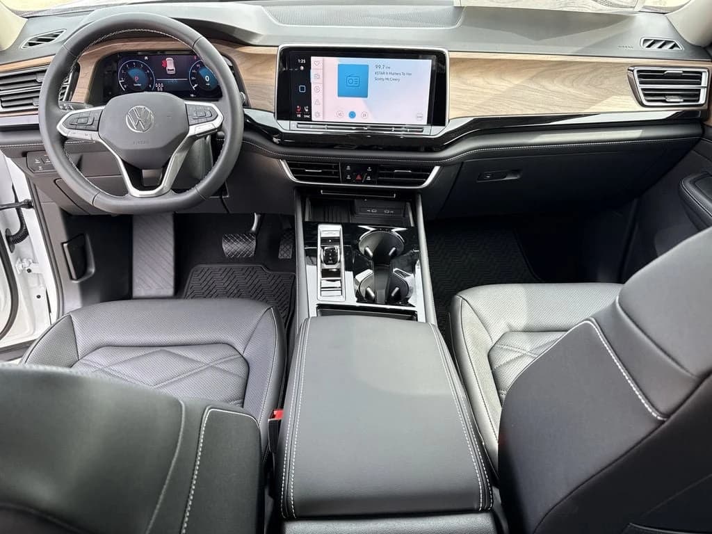 Volkswagen Atlas 2.0T SE w/Technology FWD 2026 — side view