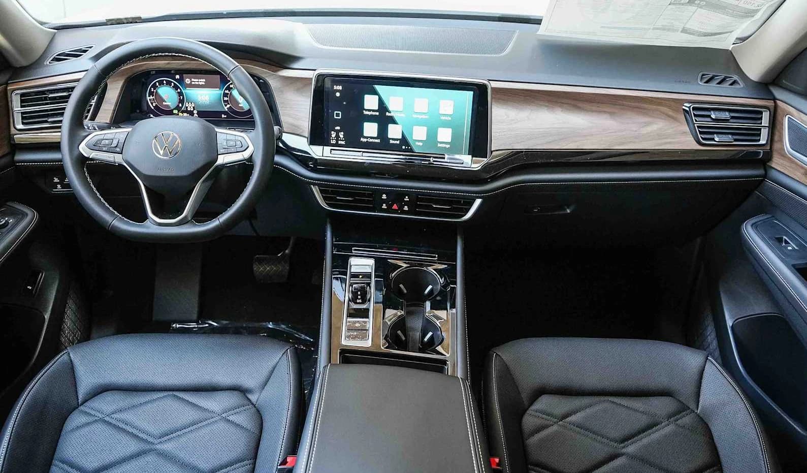 Volkswagen Atlas 2.0T SE w/Technology FWD 2026 — side view