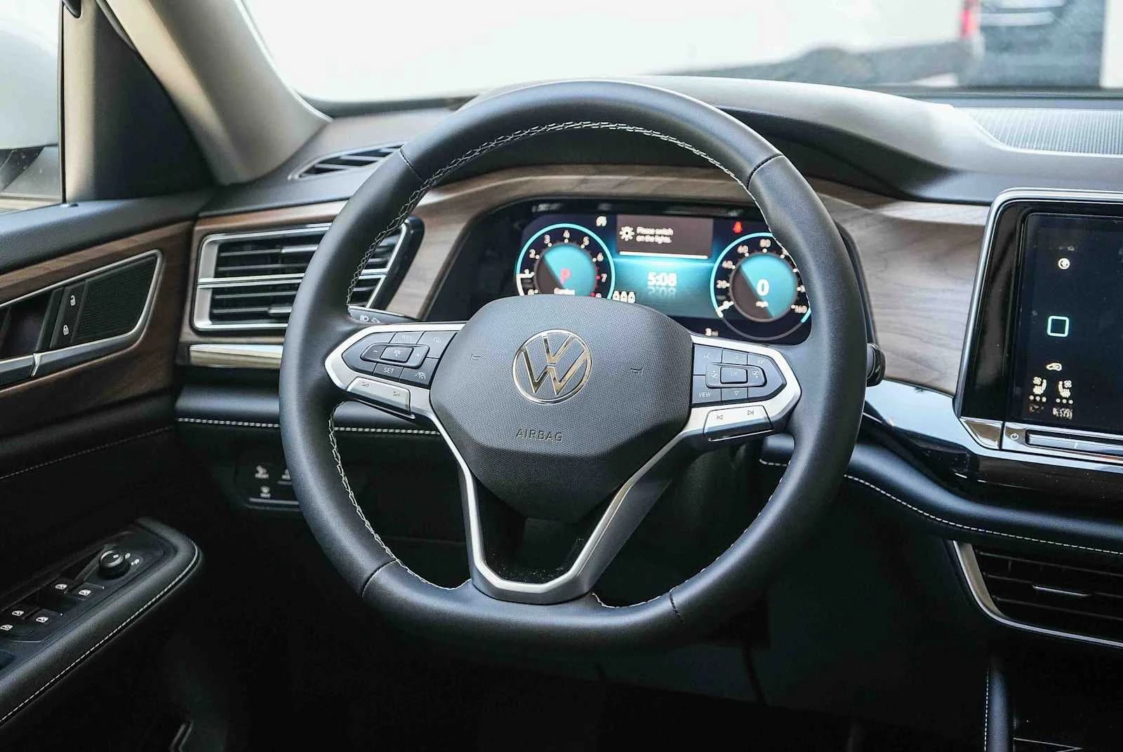 Volkswagen Atlas 2.0T SE w/Technology FWD 2026 — side view