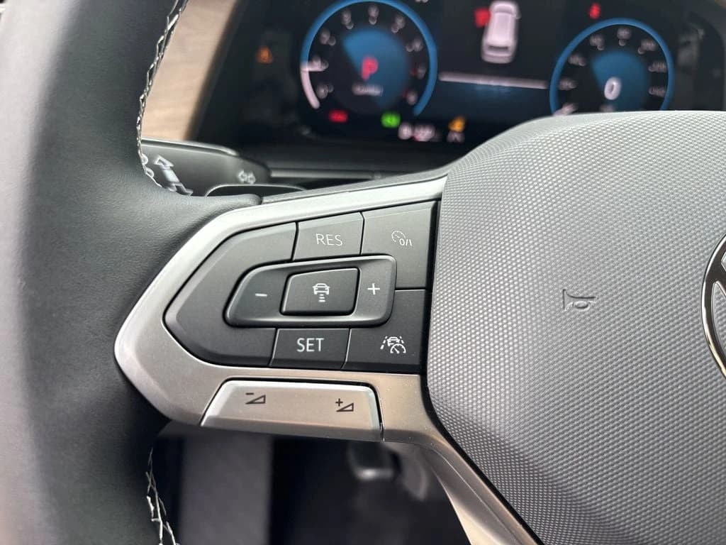 Volkswagen Atlas 2.0T SE w/Technology FWD 2025 — side view