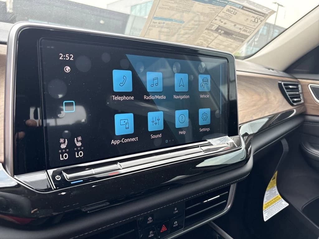 Volkswagen Atlas 2.0T SE w/Technology FWD 2025 — side view