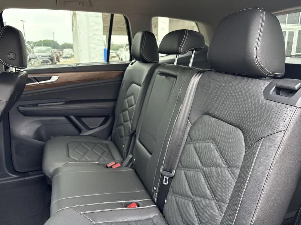 Volkswagen Atlas 2.0T SE w/Technology FWD 2025 — side view