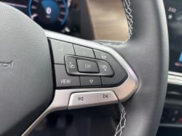 Volkswagen Atlas 2.0T SE w/Technology FWD 2025 — side view