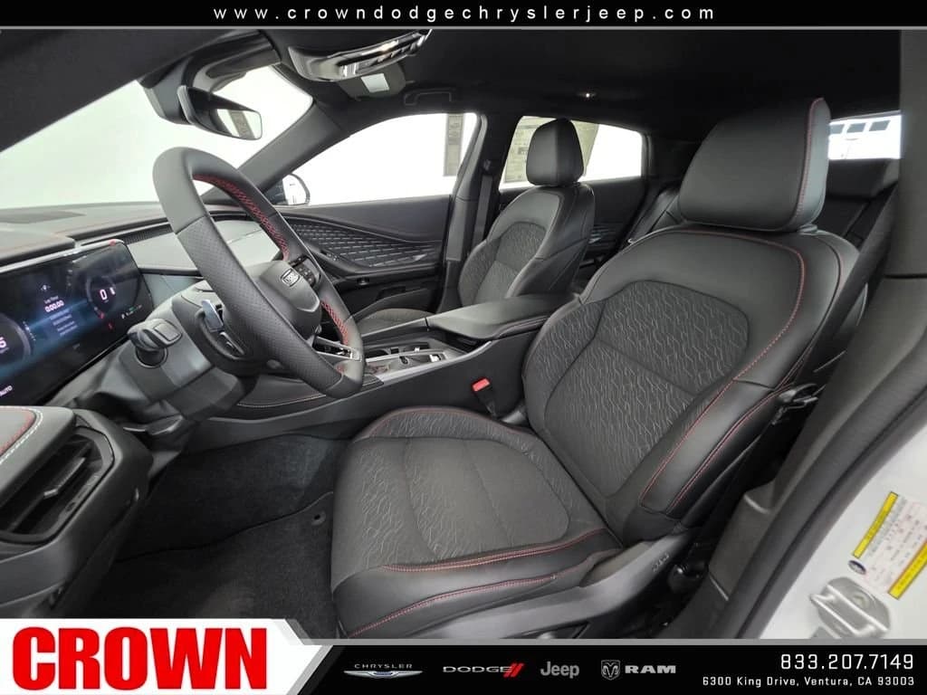 Dodge Charger Daytona Scat Pack 4-Door AWD 2026 — side view