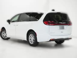 Chrysler Pacifica Select FWD 2026 — side view
