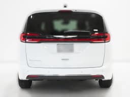 Chrysler Pacifica Select FWD 2026 — side view