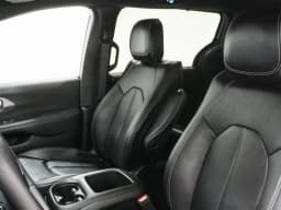 Chrysler Pacifica Select FWD 2026 — side view