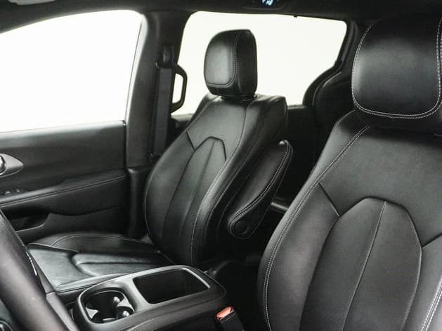 Chrysler Pacifica Select FWD 2026 — side view