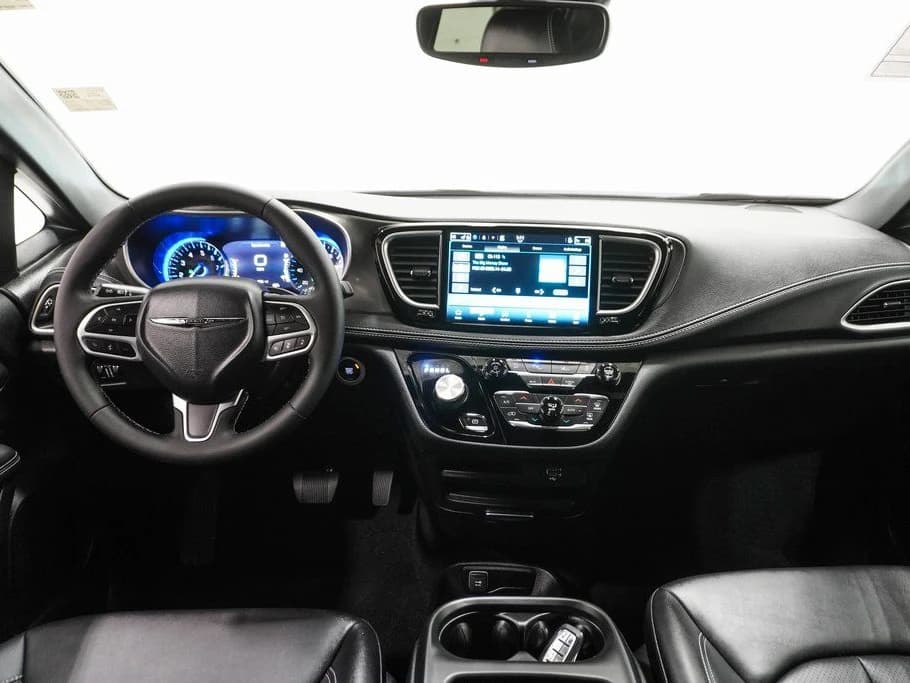 Chrysler Pacifica Select FWD 2026 — side view
