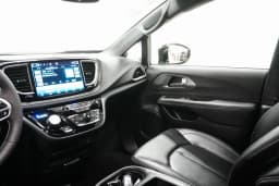 Chrysler Pacifica Select FWD 2026 — side view