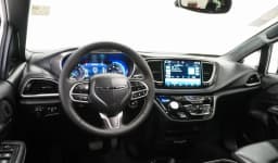 Chrysler Pacifica Select FWD 2026 — side view