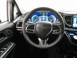 Chrysler Pacifica Select FWD 2026 — side view
