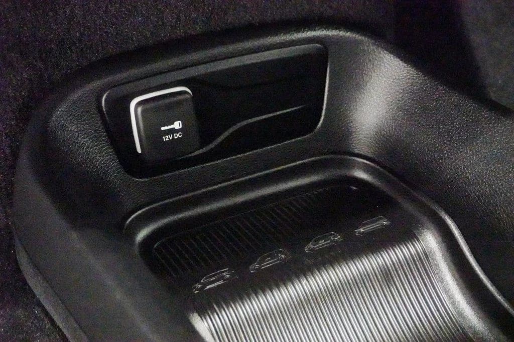 Chrysler Pacifica Select FWD 2026 — side view
