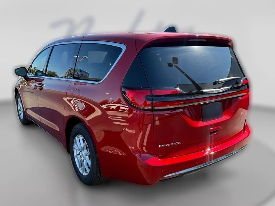Chrysler Pacifica Select FWD 2026 — side view