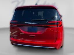 Chrysler Pacifica Select FWD 2026 — side view
