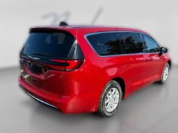 Chrysler Pacifica Select FWD 2026 — side view