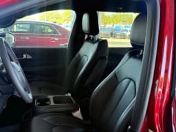 Chrysler Pacifica Select FWD 2026 — side view