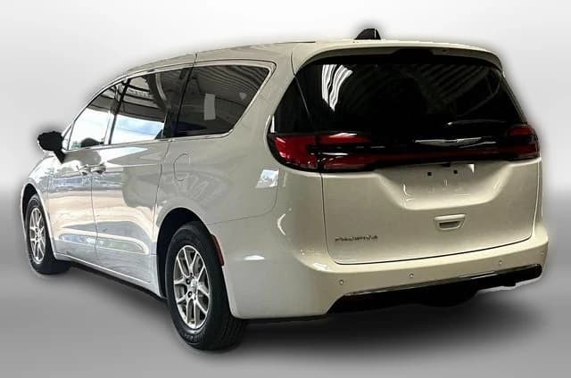 Chrysler Pacifica Select FWD 2026 — side view