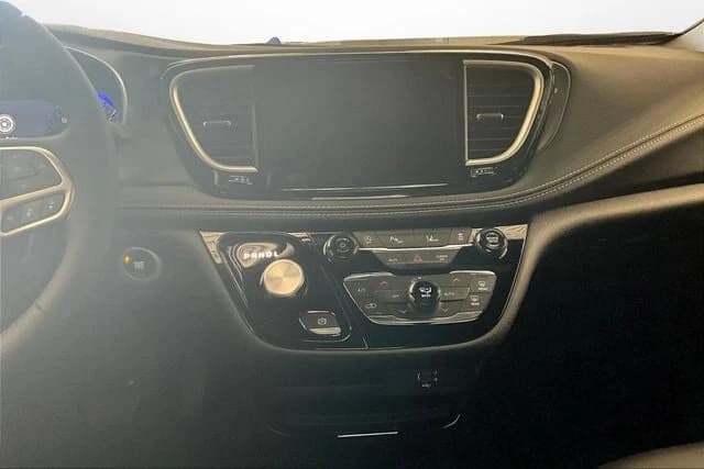 Chrysler Pacifica Select FWD 2026 — side view