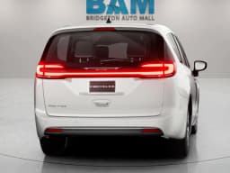 Chrysler Pacifica Select FWD 2027 — side view