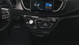 Chrysler Pacifica Select FWD 2027 — side view