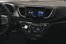 Chrysler Pacifica Select FWD 2027 — side view