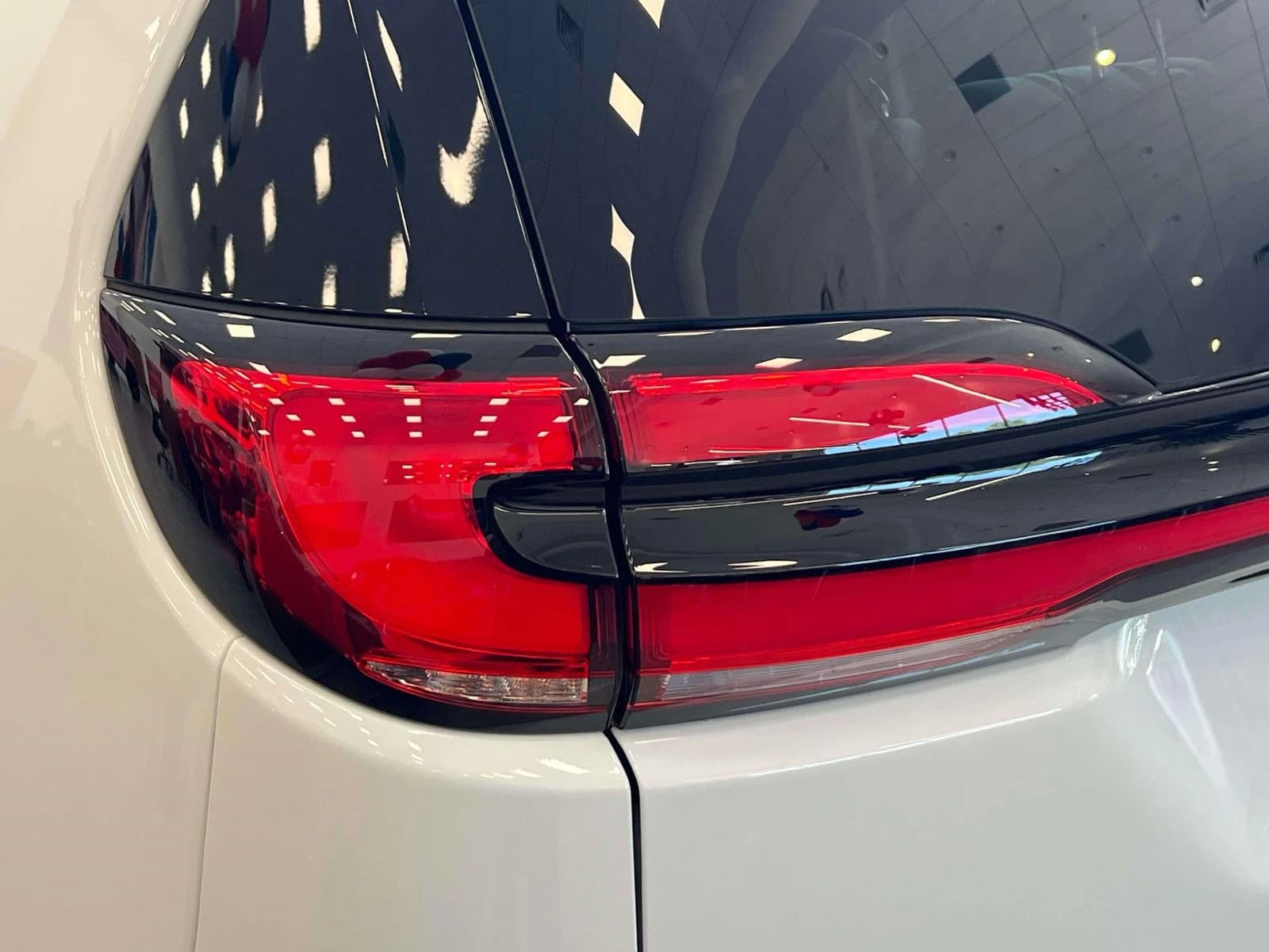 Chrysler Pacifica Select FWD 2027 — side view