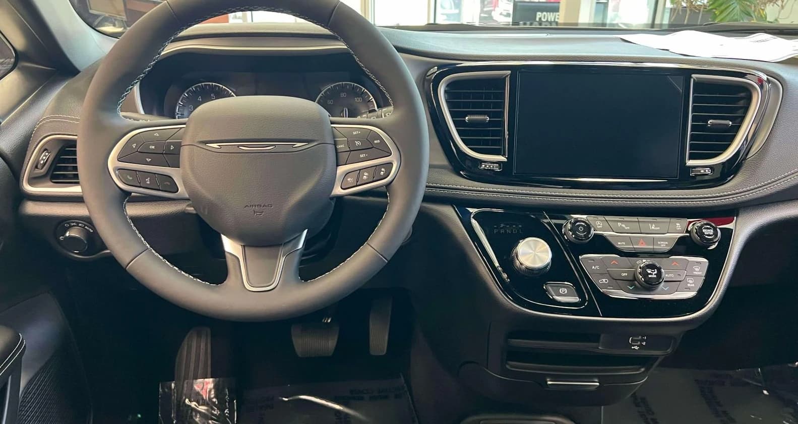 Chrysler Pacifica Select FWD 2027 — side view